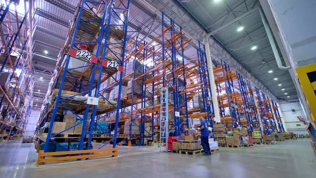 فاصل زمني لخطوط تجهيز FBA التي تتعامل مع وضع الملصقات والتعبئة والتغليف ووضع الملصقات على الكرتون قبل التصدير