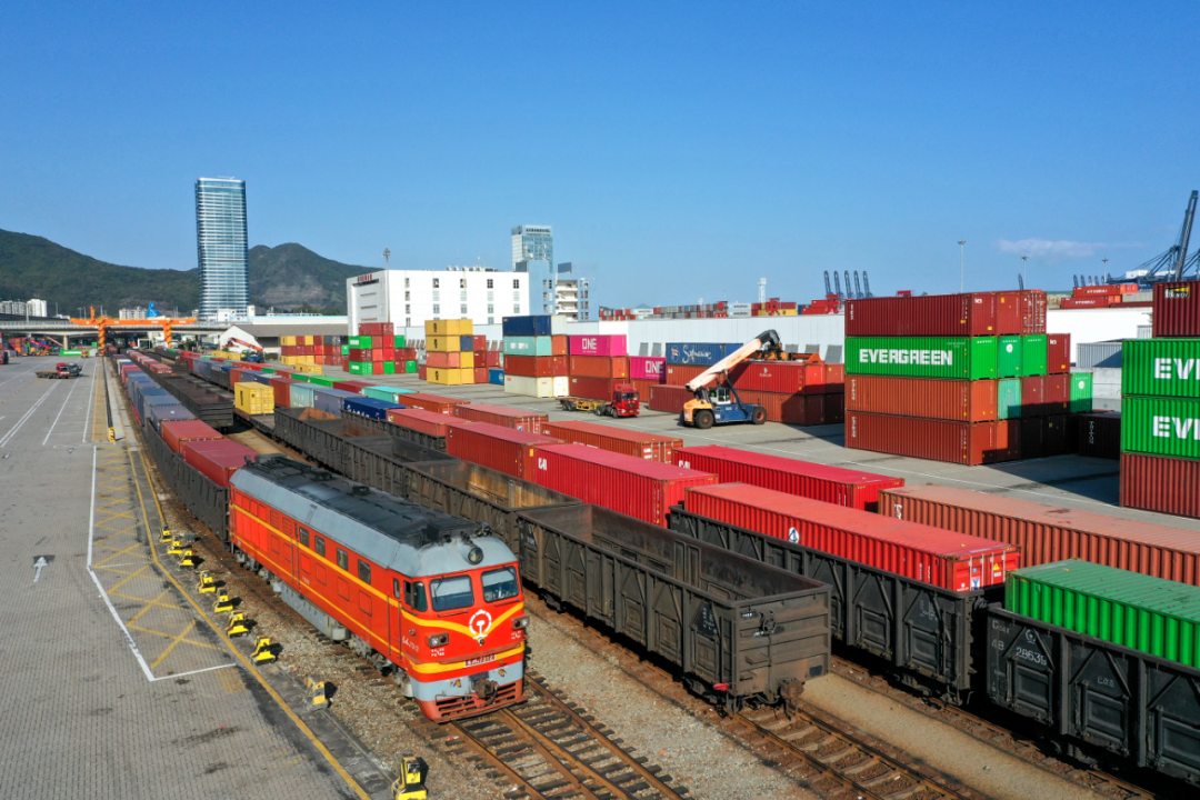 Le transport ferroviaire multimodal Huixin relie les plateformes chinoises aux micro-entrepôts européens