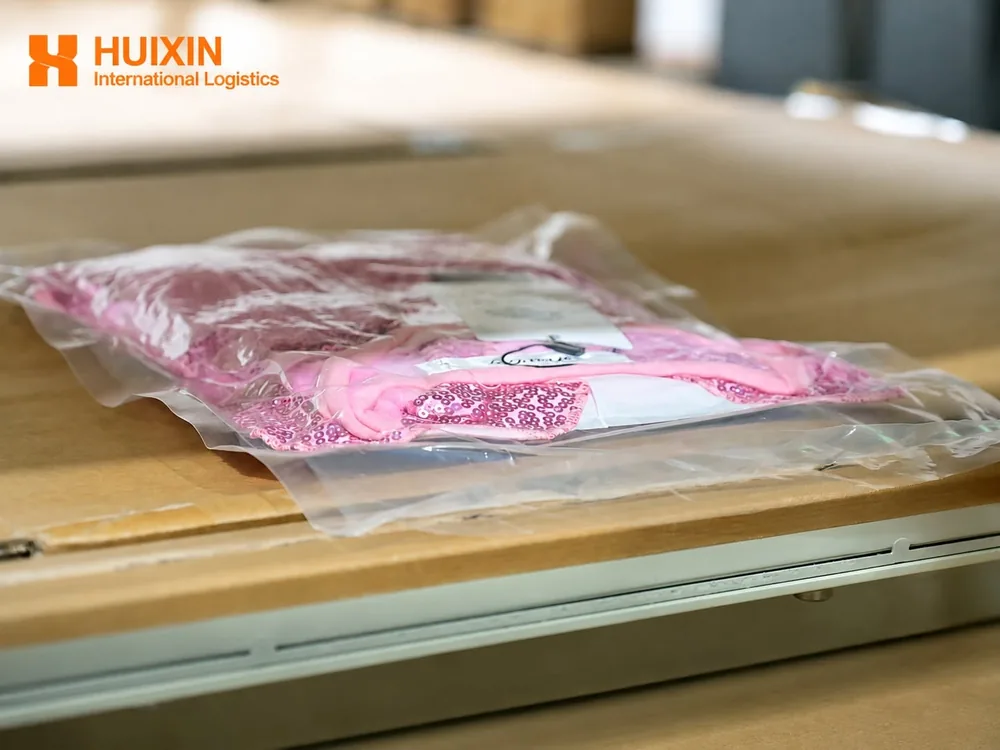 HUIXIN 3PL worker repacking clothing inventory for apparel fulfillment in China
